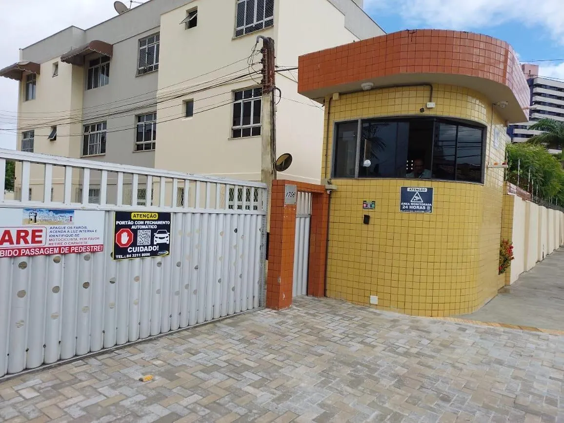 Apartamento Em Capim Macio Com 03 Quatros E Cinco Camas Perto Da Praia Brazilië